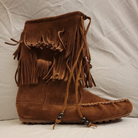 NIB Minnetonka decorah double fringe moccasin boots size 6.5 - Picture 1 of 9